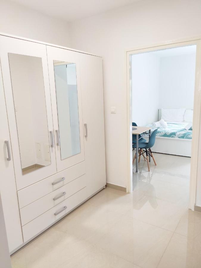 White Studio Apartman Pula Exterior foto